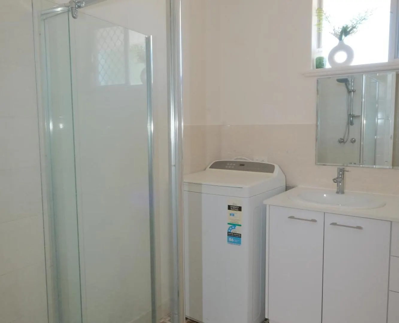 Relaxing Two-Bedroom Retreat Near The Airport Perth Australia